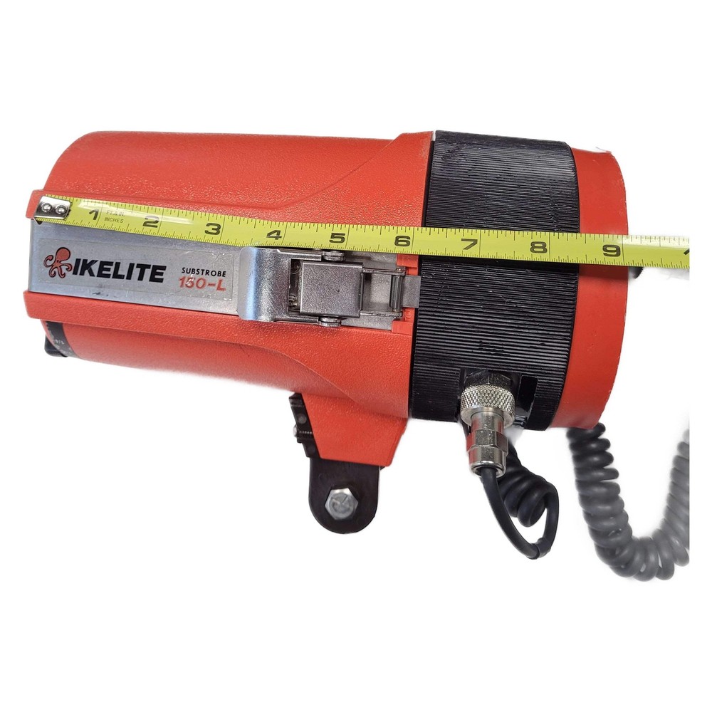 Ikelite TTL Substrobe 150-L with Sync Cord.
