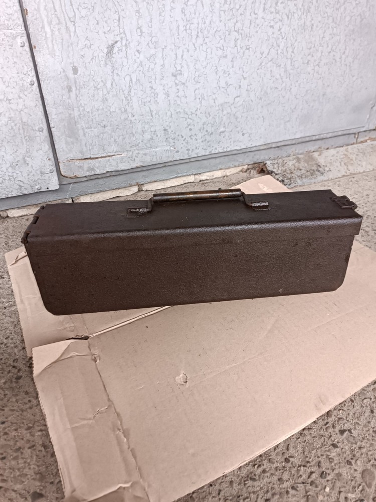WW2 WWII BOX CASE METAL ORIGINAL