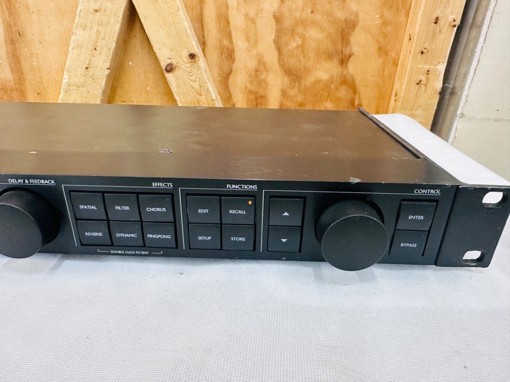 TC Electronic D-Two Multitap Rhythm Digital Delay - Tested & Working