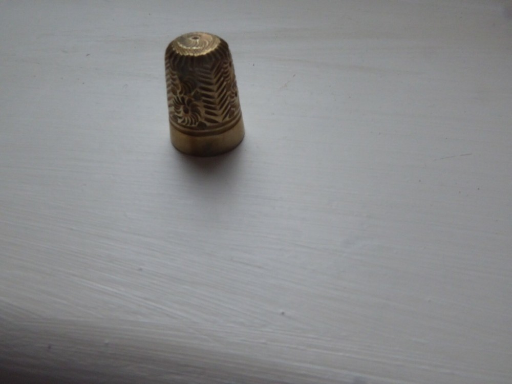 Silver / Brass (EPNS) Thimble floral pattern