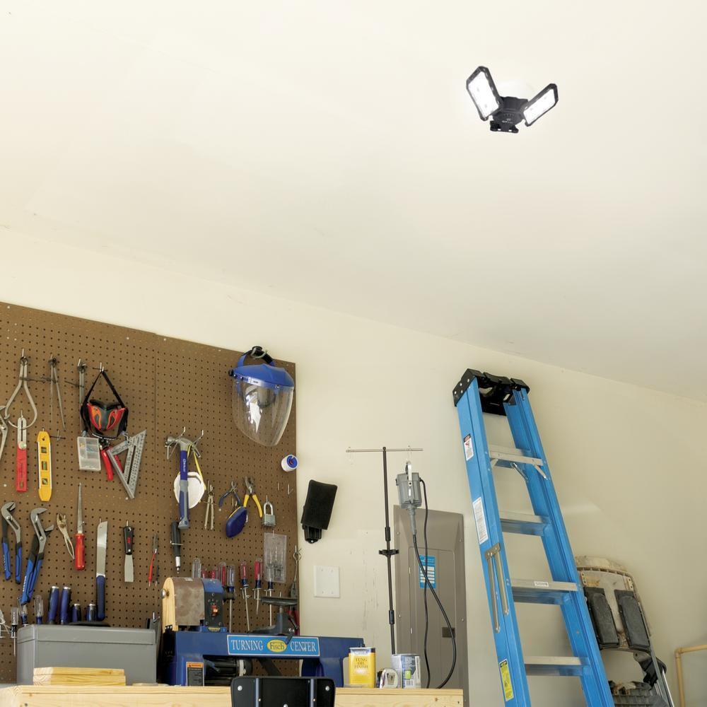 GT-Lite 3000 Lumen 3-Panel Adjustable Daylight 5000K LED Light Bulb 30,000 Hour