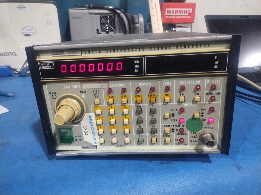 Fluke 6011A Synthesized Signal Generator