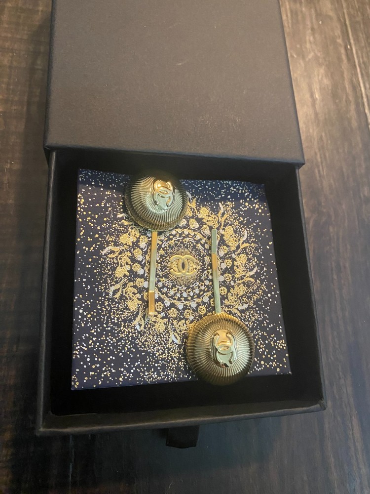 Chanel Beaute Gold Bobby Pin Set New