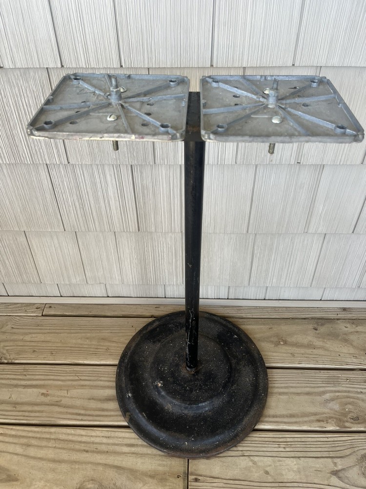 24" TWO HEAD BLACK POLE STAND