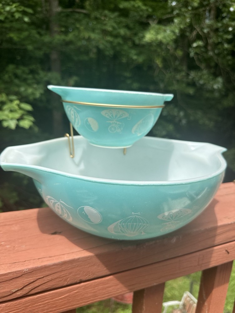 Reproduction Bracket for Pyrex Chip & Dip Cinderella Bowls