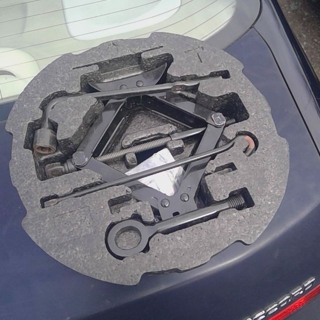 13 HYUNDAI VELOSTER Jack Assembly With Tools In Storage Bin