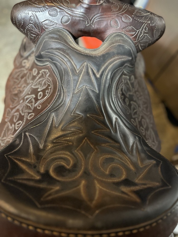 Beautiful Vintage Western Saddle Hereford