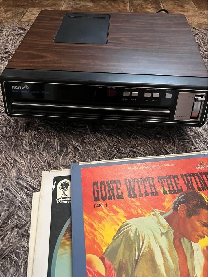 RCA Selectavision VideoDisc Player SFT W 100 System Powers On Untested + 45 DISC