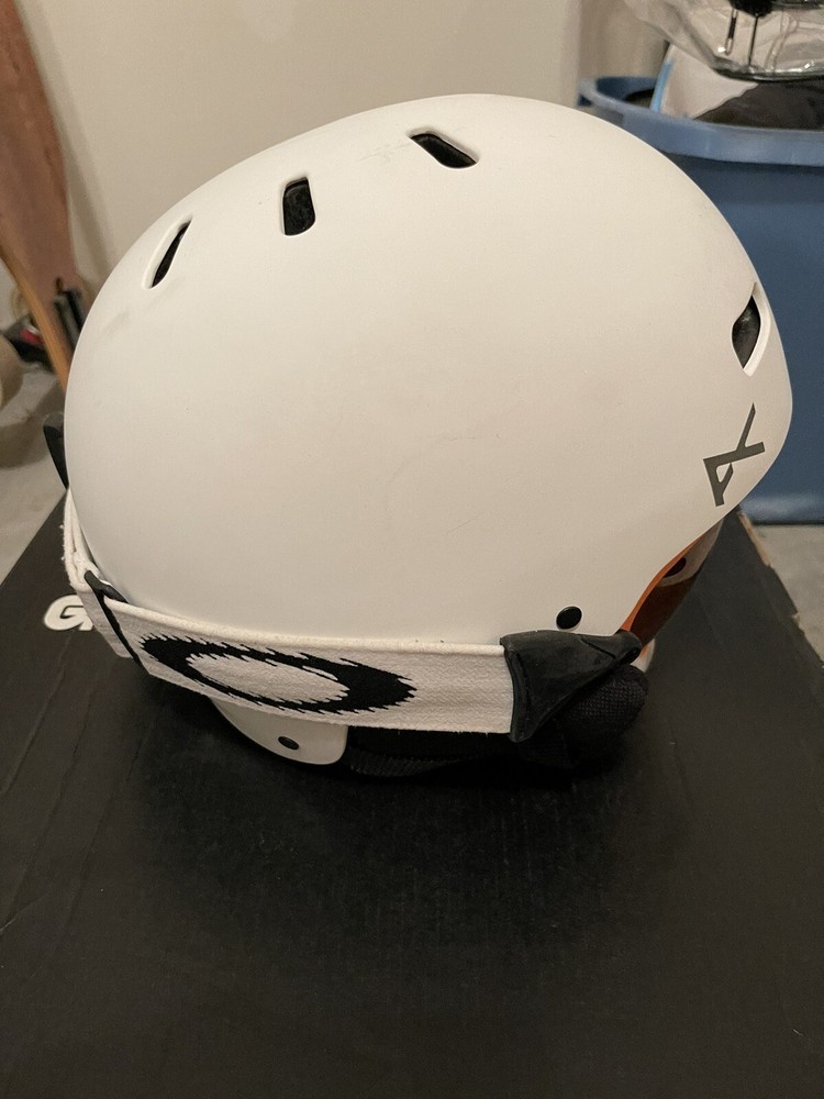 Anon Snowboard Helmet Size Large & Oakley Goggles