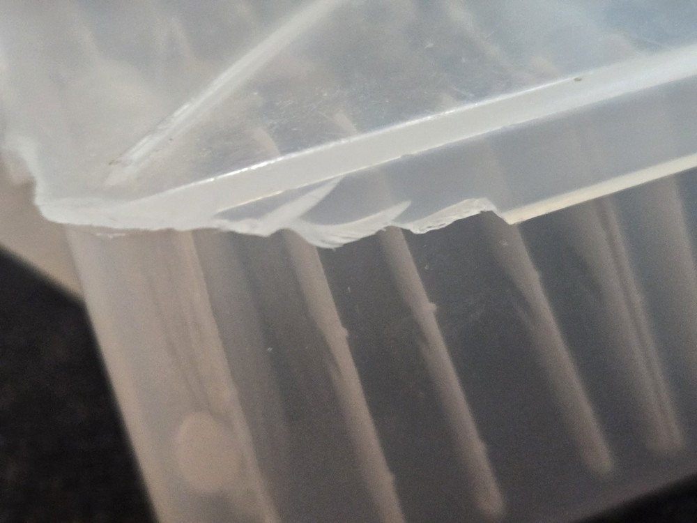 126 Plus Embroidery Thread w/Storage Box