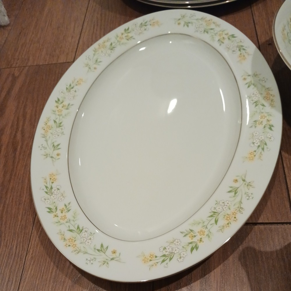 FOUR CROWN CHINA DINNERWARE 344 CONTESSA 43 pcs