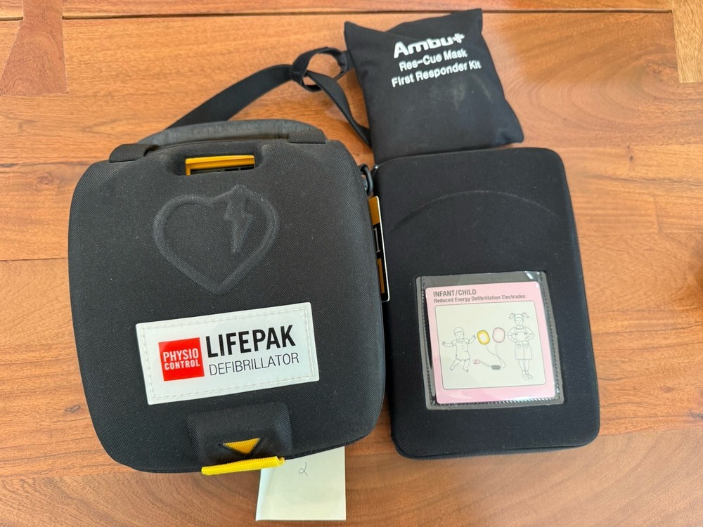 Physio Control Lifepak CR Plus With Case