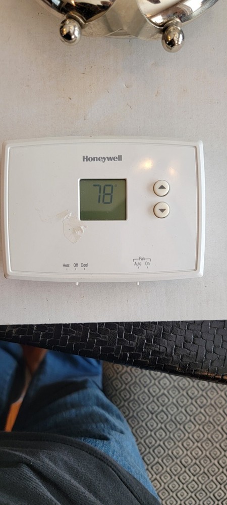 Honeywell RTH111B1024 Digital Non-Programmable Thermostat, Working