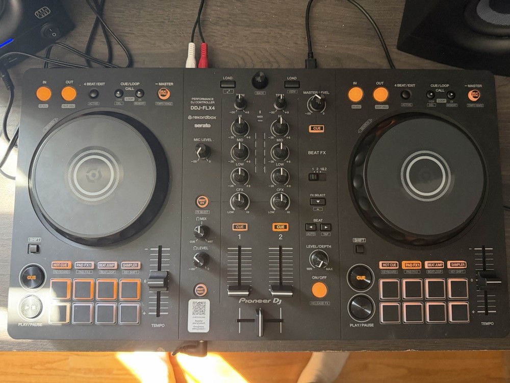 Pioneer DJ DDJ-FLX4 Controller
