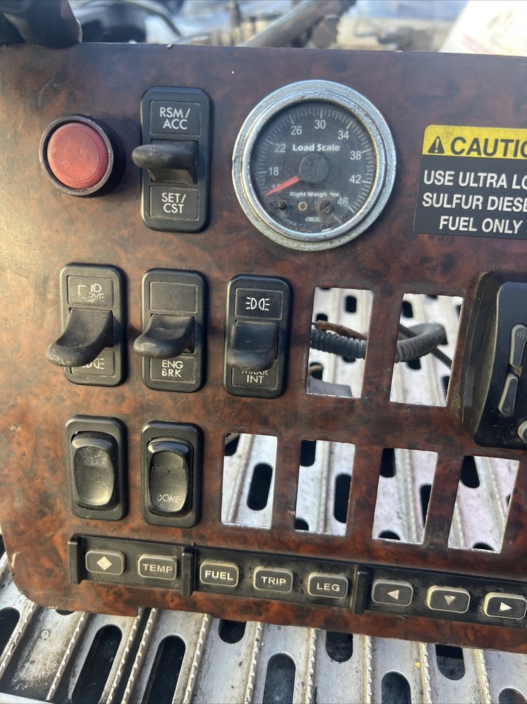 freightliner columbia dash panel Oldes Model