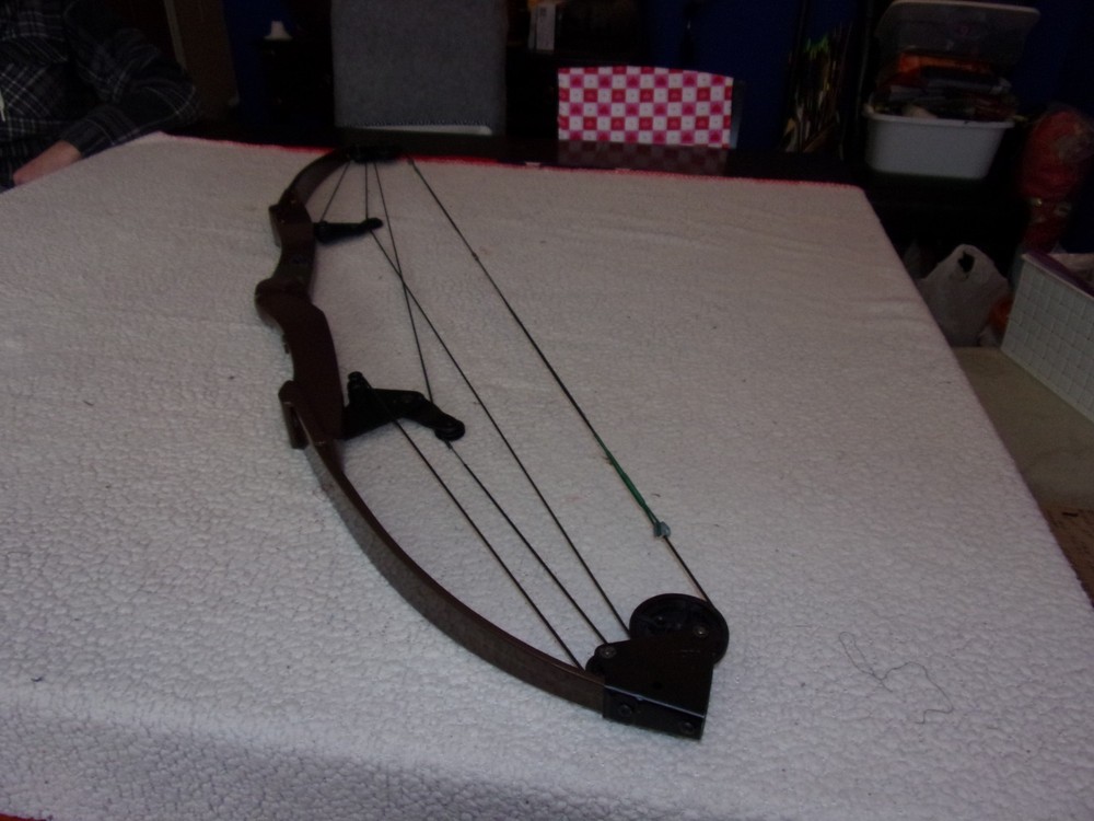 Bear Whitetail Hunter Compound Bow Later Model