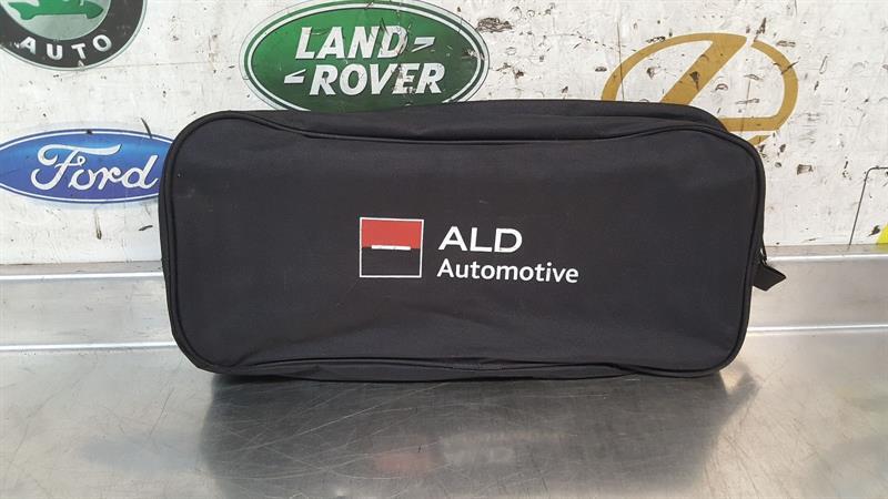 AUDI A6 AVANT C7 FACELIFT 2015-2018 WARNING TRIANGLE ACCESSORY