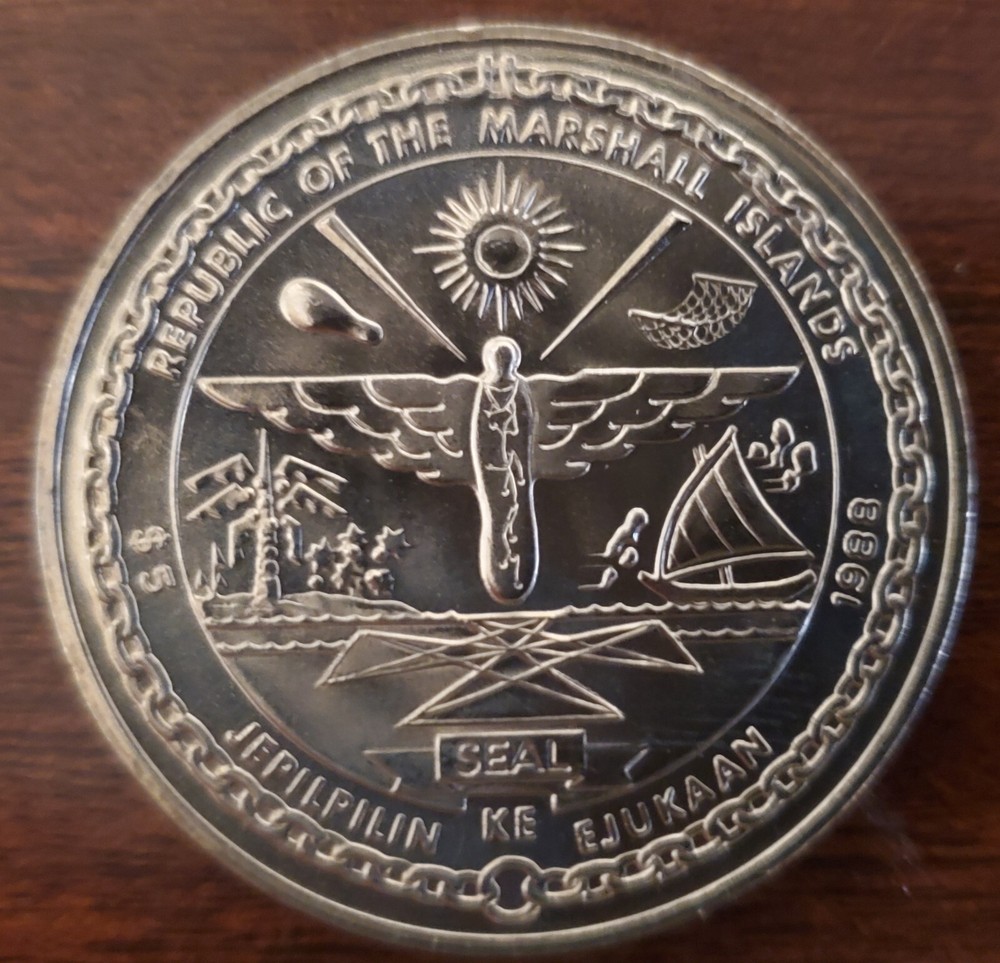 Marhall Islands 1988 $5 Space Shuttle Discovery *FREE CASE*