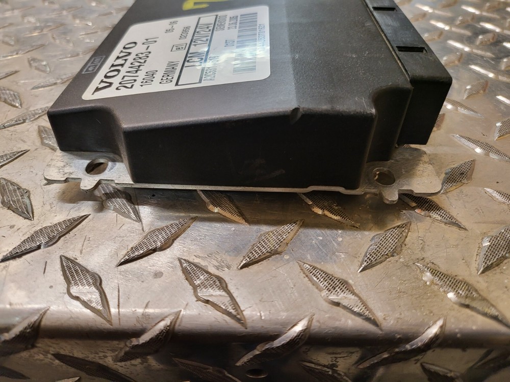 VOLVO LIGHT CONTROL MODULE LCM 20744283-01