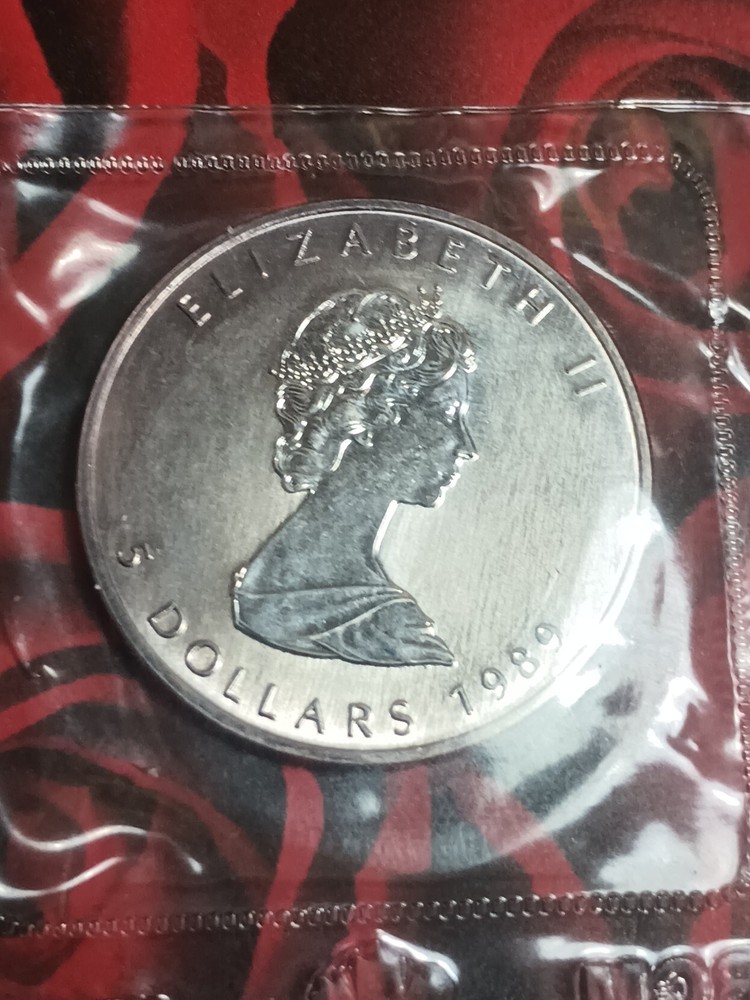 🇨🇦1989 1 OZ $5 .9999 FINE SILVER CANADA MAPLE LEAF IN ORIGINAL PLASTIC CASING