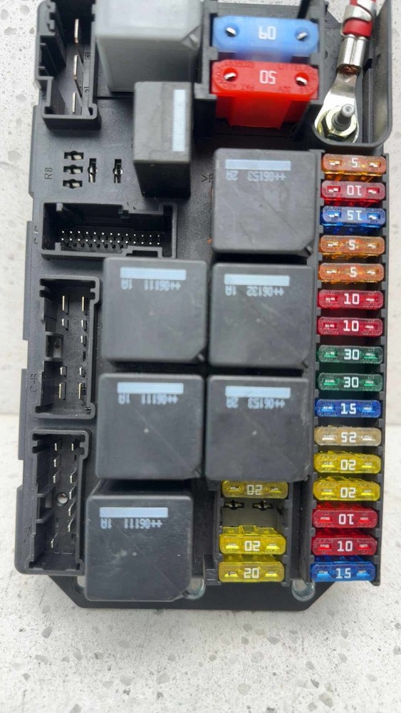 03 04 05 06 RANGE ROVER Engine Fuse Box