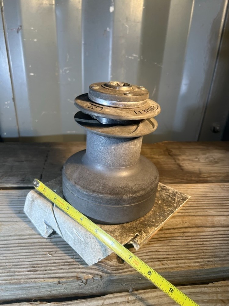 Lewmar 30 Two-Speed Self-Tailing Winch