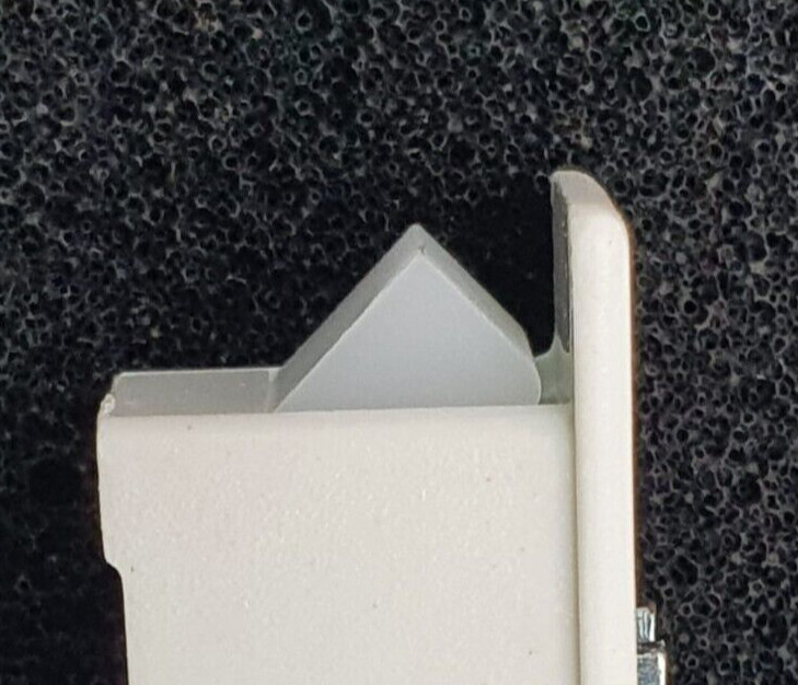 MAGNETIC CATCH WHITE 64mm Snap-in Type 60 PIECES