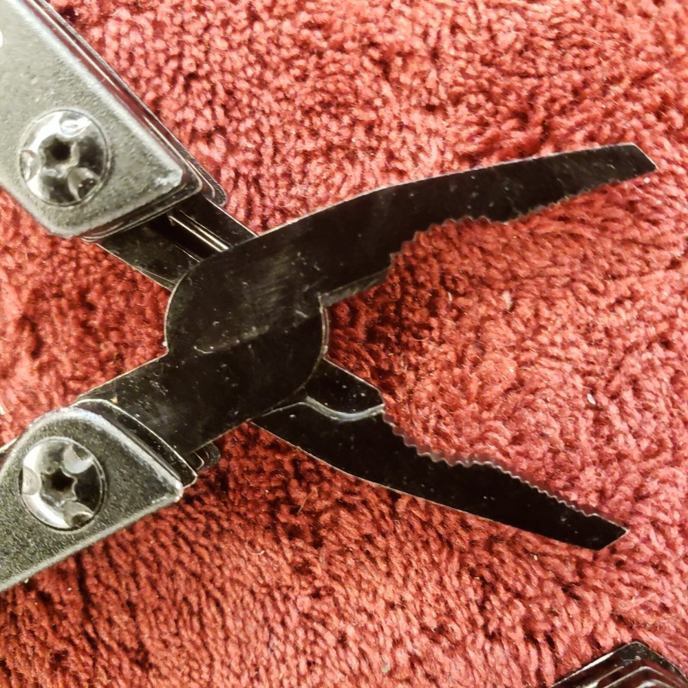 Lot of 2 Gerber Multi Tool Dime multiplier Black read