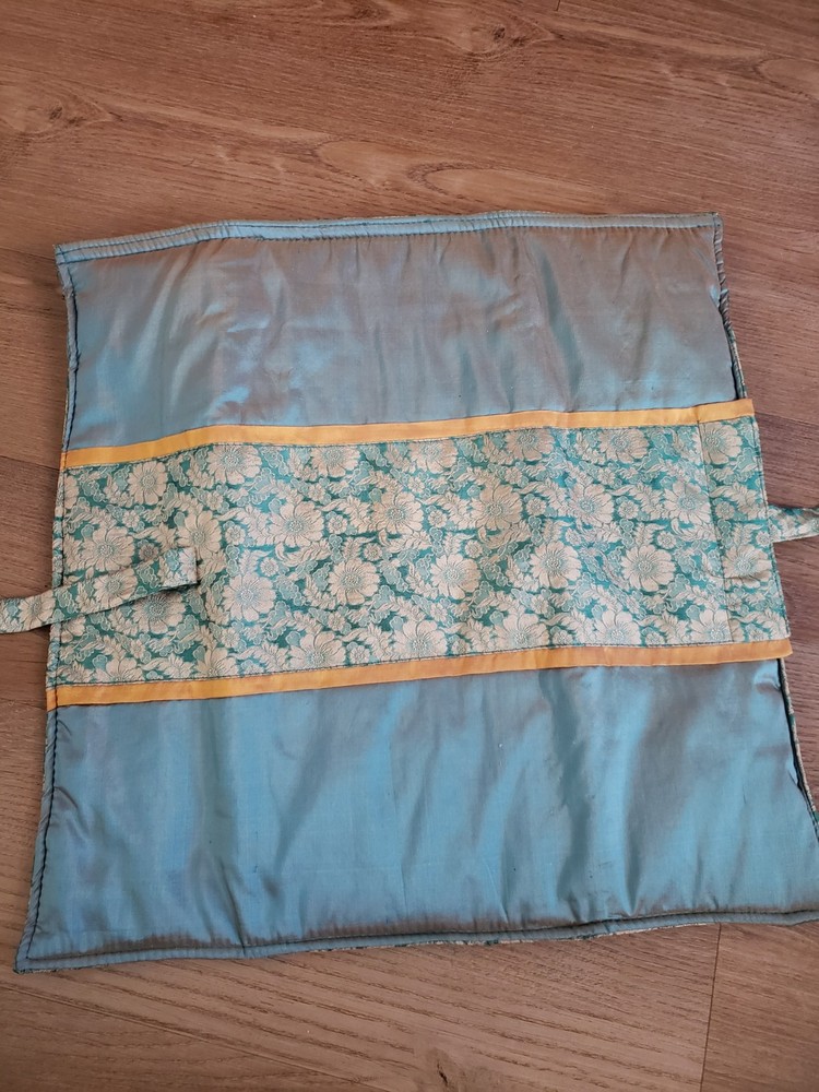 NWT - LANTERN MOON Knitting Needle Organizer Case Brocade Zip & Tie