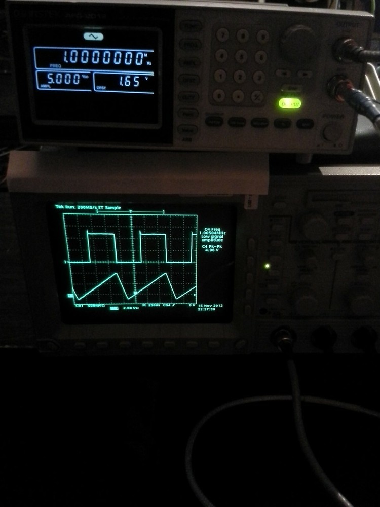 Instek AGG-2012 12 MHz Arbitrary Function Generator USB programmable 10V p-pk