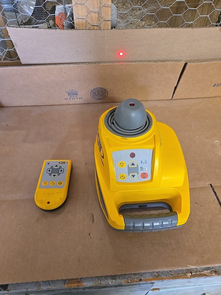 Spectra Trimble HV301 Laser With Remote And Case