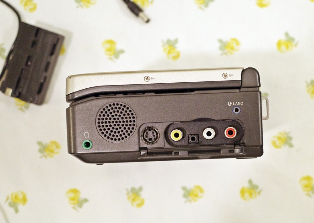 Sony GV-D900 Mini DV Digital Video Cassette Walkman
