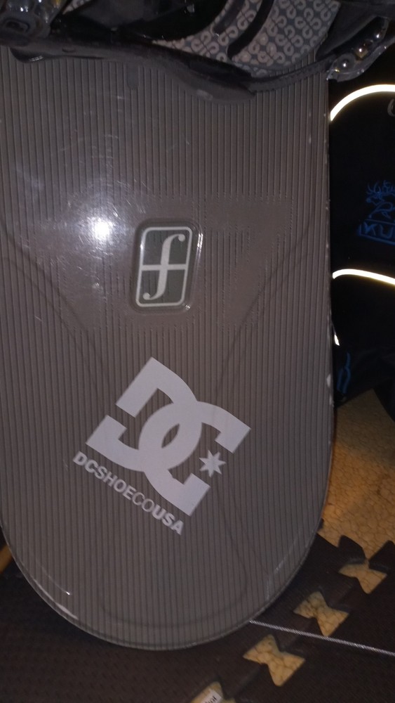 DC Snowboard with bindings