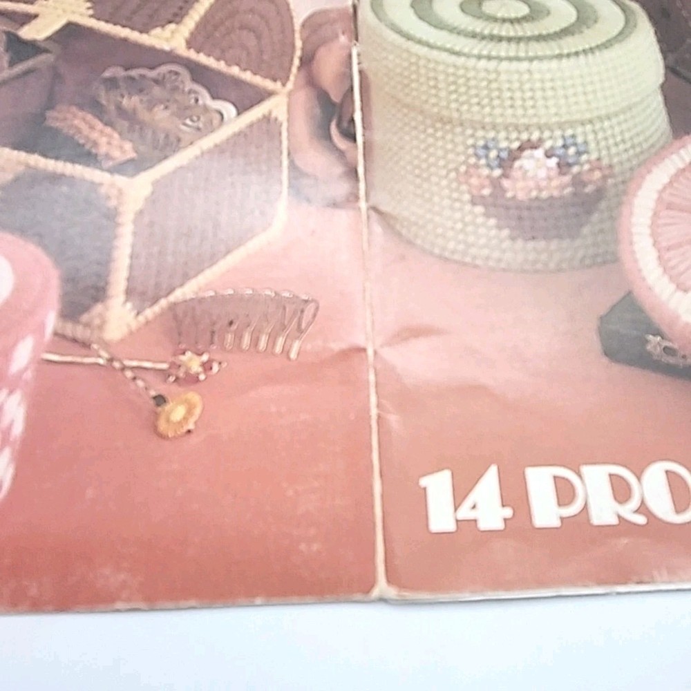 Plastic Canvas Pattern Leaflets Leisure Arts / Columbia - Minerva