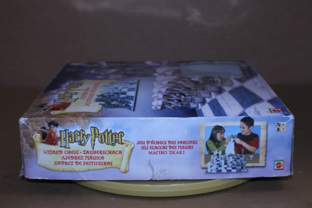 USED / COMPLETE / Harry Potter Wizard Chess Set 2002 Mattel