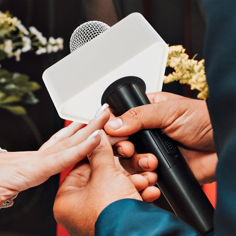 2 Pcs Triangular Interview Logo Mic Flag Station Microphone Clip