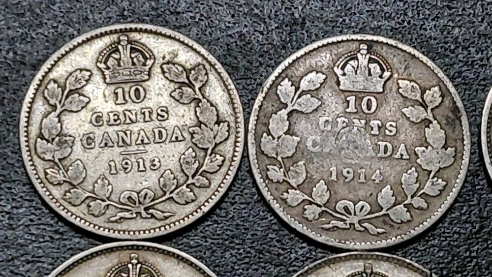 20 CANADA SILVER DIMES .RANGE FROM 1913 TO 1951 . 1947 WITH & WITHOUT MAPLE LEAF