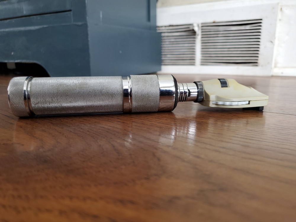 Welch Allyn Pneumatic Otoscope 707 Plugin Handle - Needs Battery