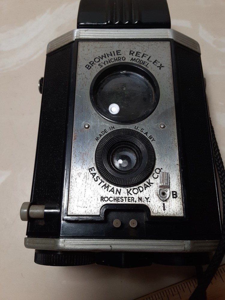 Kodak Brownie Reflex Synchro Model Camera UNTESTED w/ neck strap no flash attach