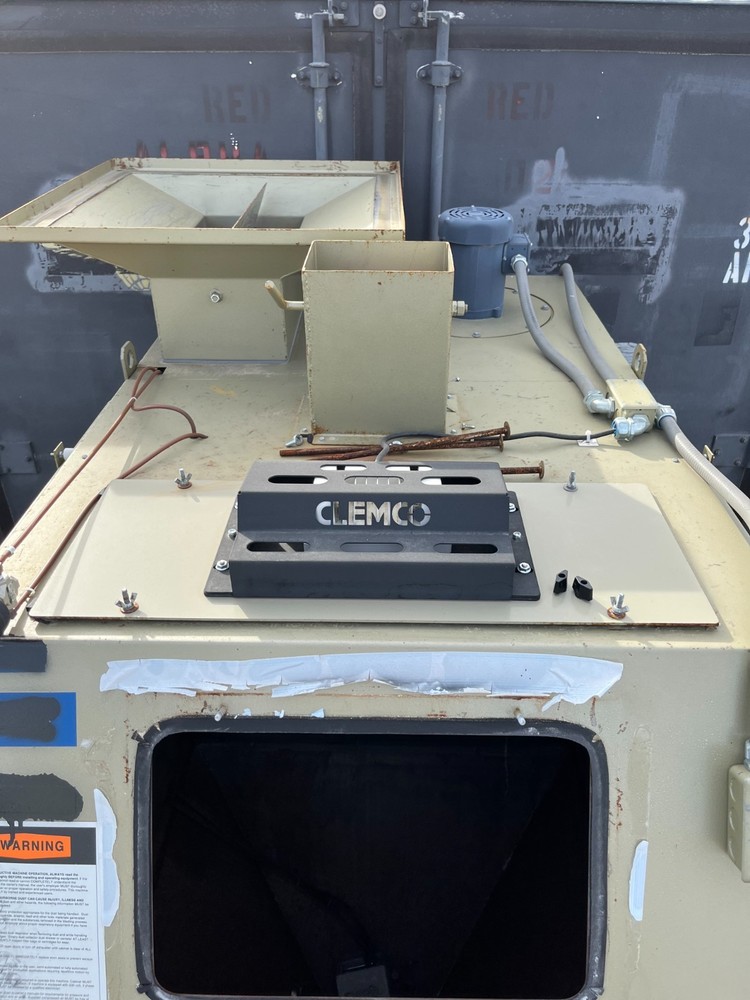 CLEMCO BLAST CABINET