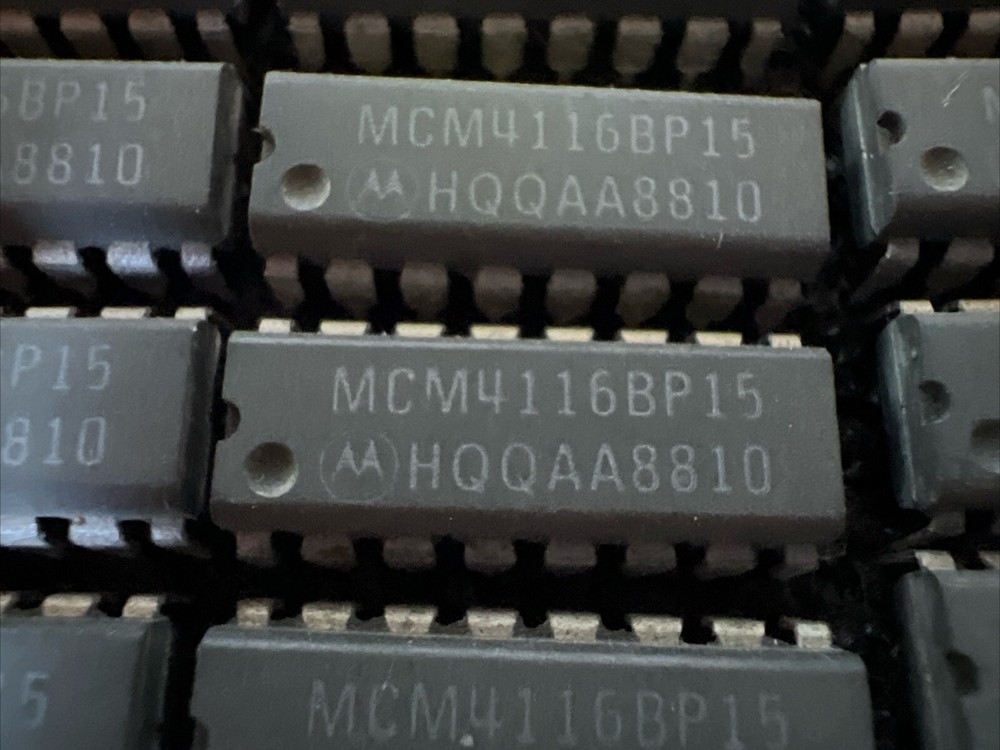 ** QUANTITY 1 ** MOTOROLA MCM4116BP15