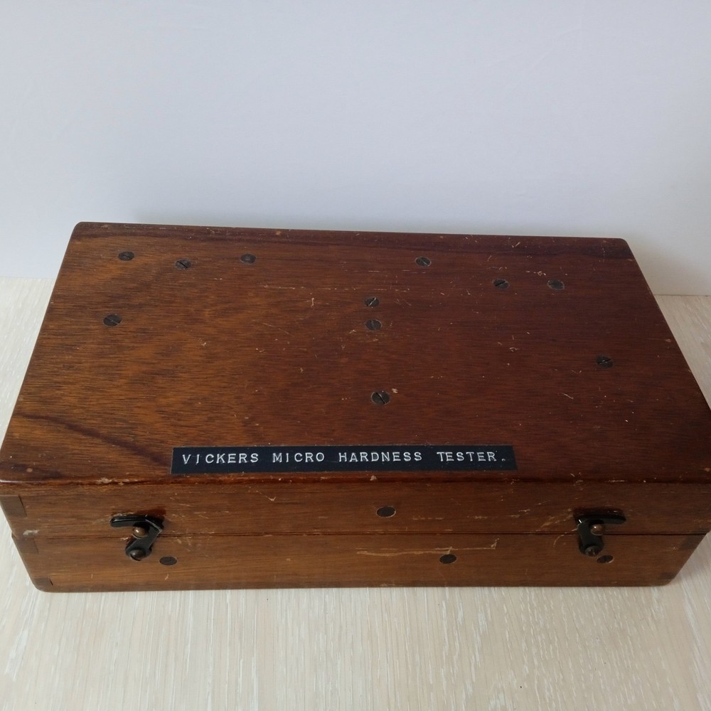 MICRO HARDNESS TESTER MO 6206 VICKERS MO 51315 PROJECTION MICROSCOPE