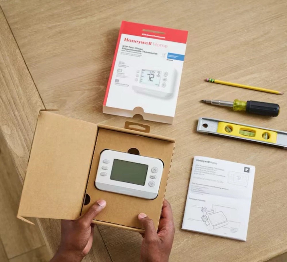 X2P Programmable Thermostat, Conventional/Heat Pump, Flexible Schedule.