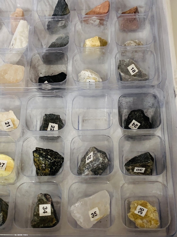 K12 Advanced Rock Mineral Collection 36 Unique Specimens Orig Box -missing 1