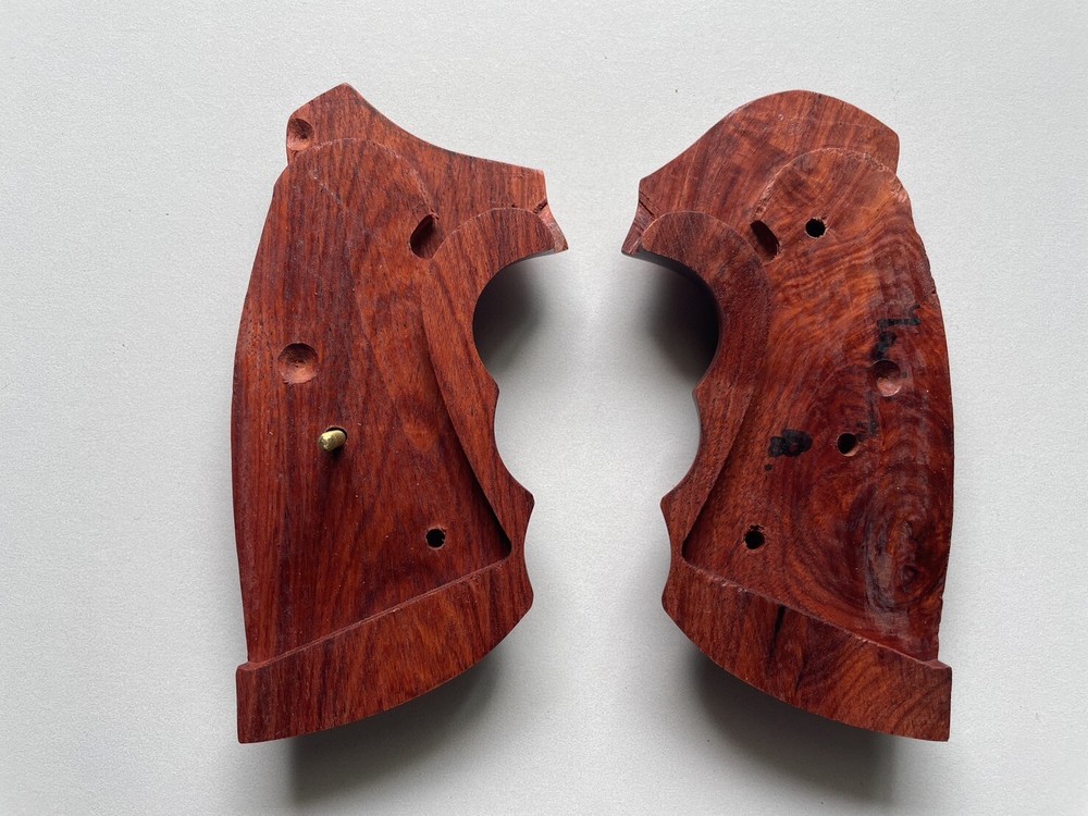 GORGEOUS GRIP FOR COLT PYTHON (I, E FRAME) SMOOTH PADAUK HARDWOOD OPEN BACK