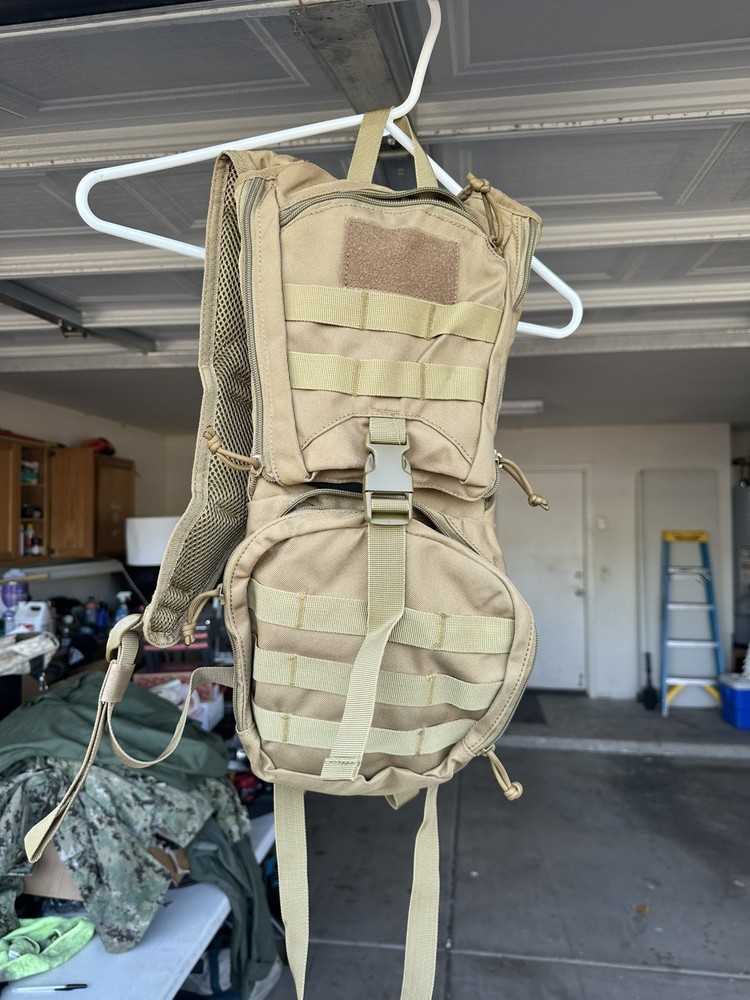 Tactical Hydration Backpack With 2.5 L Water Bladder Khaki Color