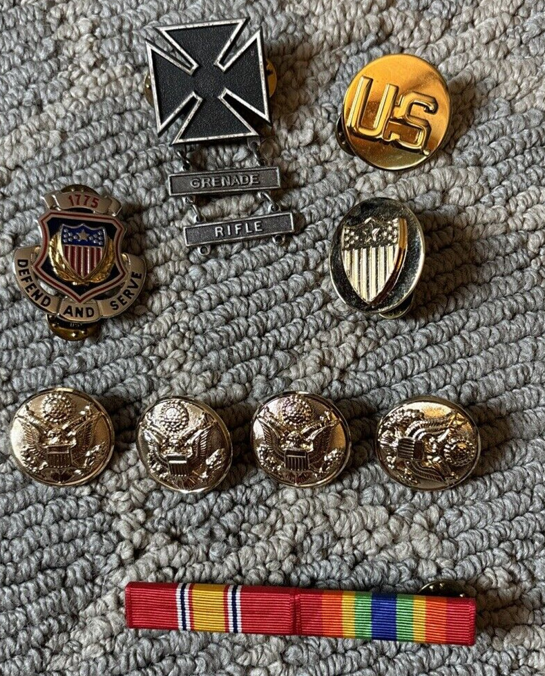 US Army Buttons & Badges Lot
