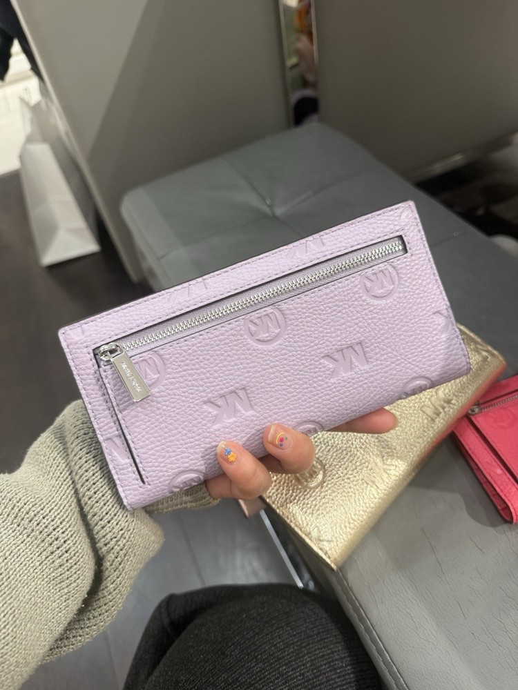 MICHAEL KORS Carson Large Logo Debossed Snap Wallet NWT