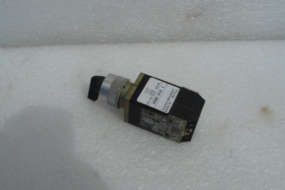 ALLEN BRADLEY 800MR-HX2B SELECTOR SWITCH 2 POSITION