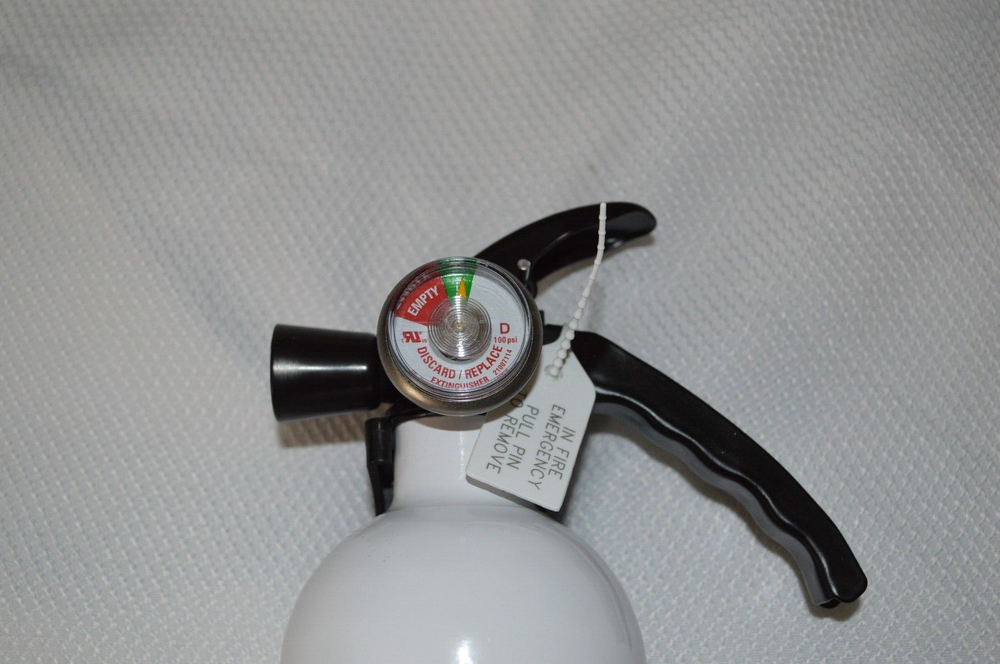 KIDDE ~ KITCHEN FIRE EXTINGUISHER ~ EASY MOUNT BRACKET ~ RESSP ~ DRY CHEMICAL